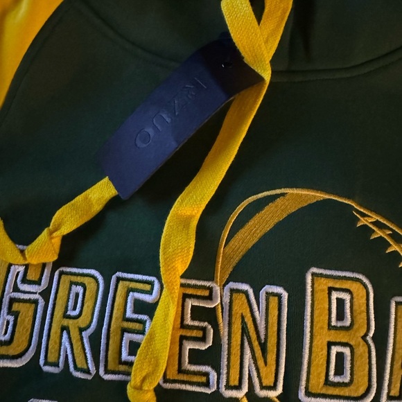 New with tags out of packaging Green Bay hoodie size medium unisex - Picture 7 of 8
